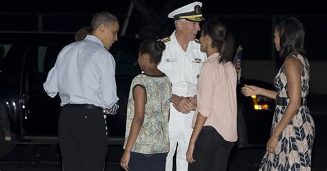 Obama hits the links in Hawaii