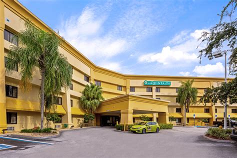 La Quinta Inn & Suites by Wyndham Miami Airport East | Miami, FL Hotels