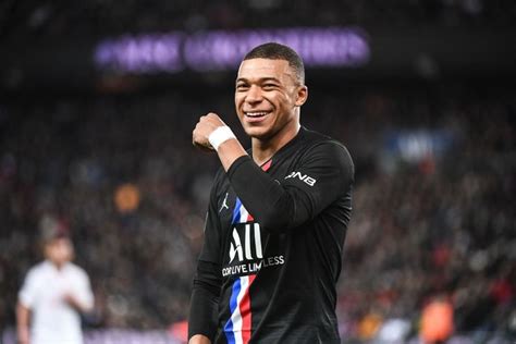 Pin by Marianna Jauregui on Kylian Mbappé in 2020 | Psg, France, Football