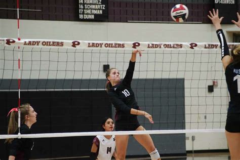 High school volleyball: Pearland tops Clear Creek