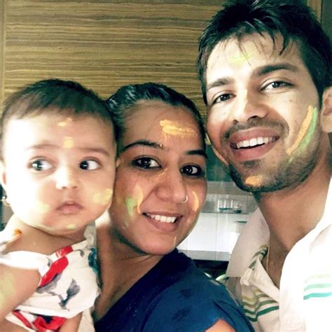 Naman Ojha snapped with his wife and kid on Holi