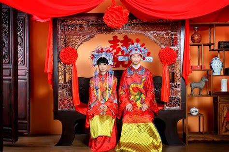 Traditioanl Chiense wedding | Traditional wedding, Bridal hair and makeup, Chinese wedding