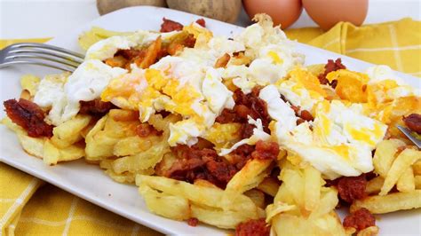 🍳🍟HUEVOS ROTOS CON CHORIZO🍟🍳 | Receta tradicional de huevos fritos con ...