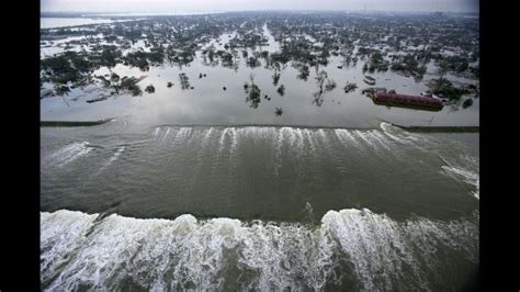 Water spills over a levee along the Inner Harbor Navigational Canal in ...