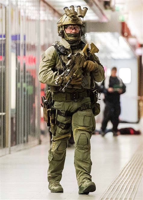 A German GSG 9 Operator during a Anti-Terror exercise at the central station in Erfurt, Germany ...