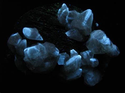 Fluorescent-Minerals