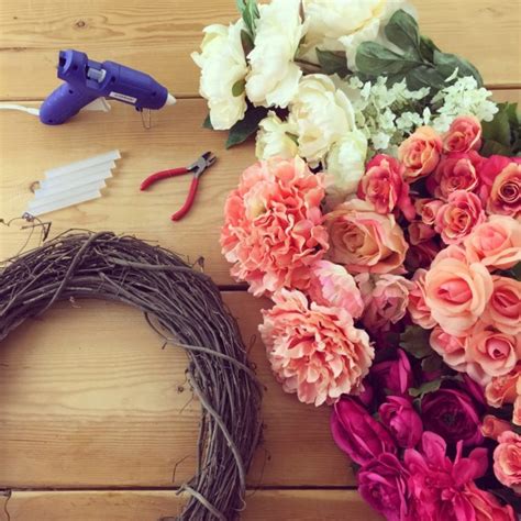 Easy To Make DIY Flower Wreath That Will Amaze Everyone - Virily