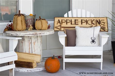 Farmhouse Halloween Front Porch Decor - Honeybear Lane