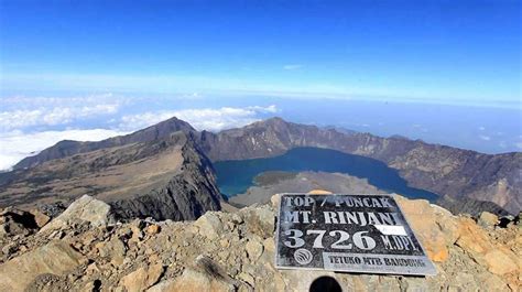 Rinjani Summit Trekking | Lombok, Rinjani mountain wallpaper, Adventure wishlist