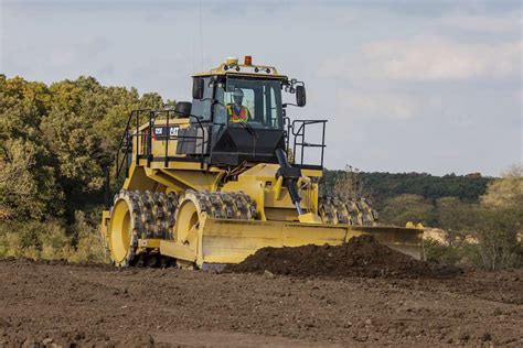 Caterpillar's new 825K the first 4-drum soil compactor with intelligent ...