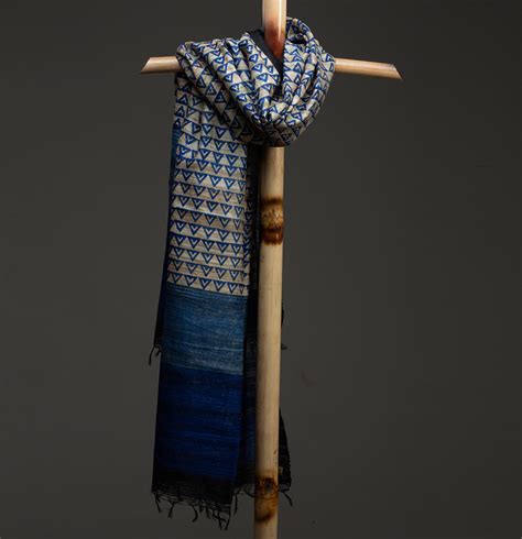 Blue scarf in eri silk hand blockprint in geometric designs