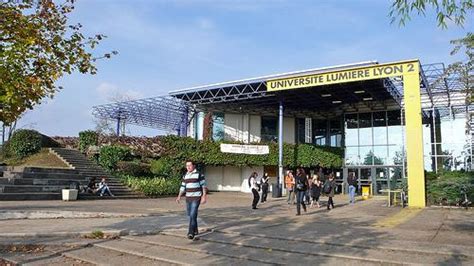 L'Université Lyon II bloquée, les cours suspendus toute la journée ...