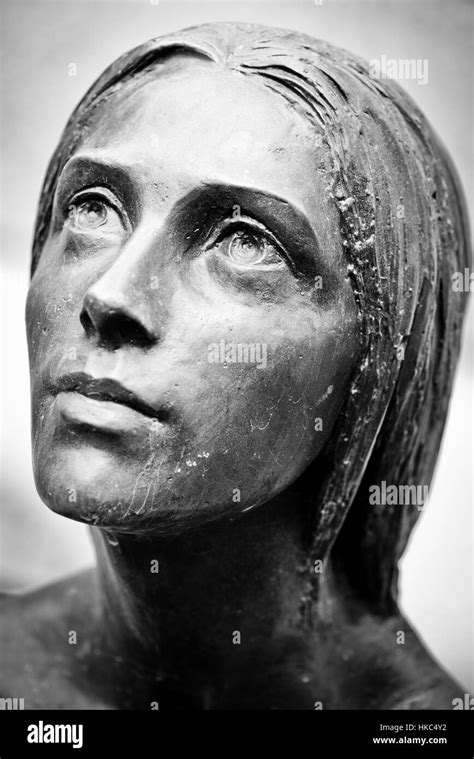 tombstone woman bronze face sculpture Stock Photo - Alamy