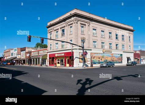 Toppenish, Washington, historical wall murals, downtown shops Stock Photo - Alamy