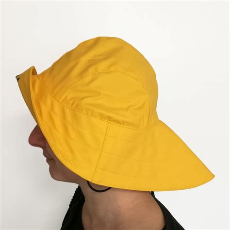 Chapeau de pluie type SUROÎT jaune ou marine imperméable