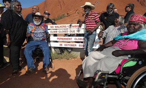 Handback of Uluru to the Anangu people | National Museum of Australia