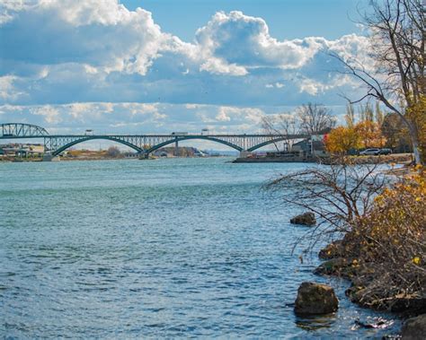 Premium Photo | A bridge over the hudson river