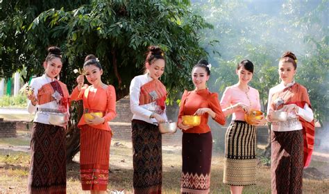 Chut Thai: Thailand's Beautiful Traditional Dress