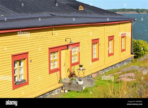 Old traditional Scandinavian wooden house in Suomenlinna (Sveaborg ...