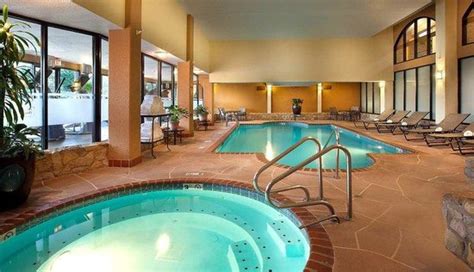 Indoor Swimming Pool - Picture of Embassy Suites by Hilton Chicago - Schaumburg/Woodfield ...