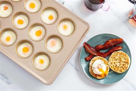 How To Poach Eggs In A Egg Poacher - Recipes.net