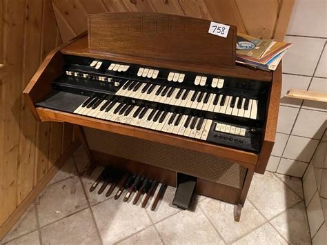 HAMMOND ORGAN | Live and Online Auctions on HiBid.com