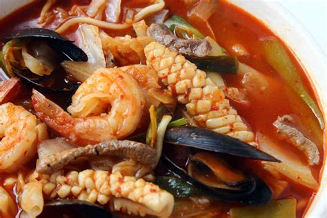 Jjamppong (Korean spicy seafood noodle soup) recipe - Maangchi.com