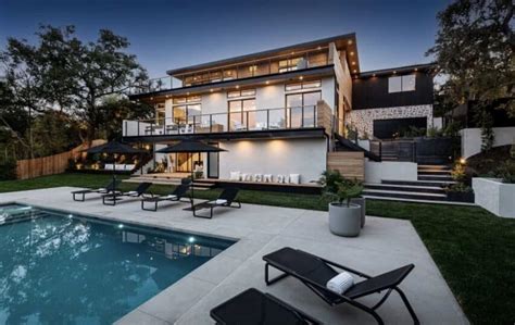 Check out this 'Modern Family' star's gorgeous new mansion - MediaFeed