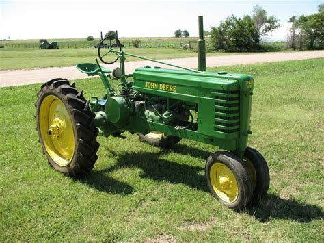 1946 JOHN DEERE H TRACTOR