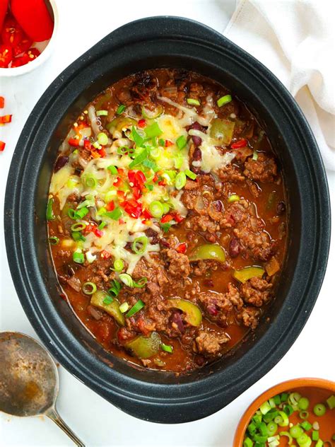 Slow Cooker Chilli Con Carne {Easiest EVER Recipe!}