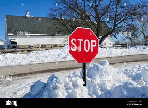 Stop sign snow trees hi-res stock photography and images - Alamy