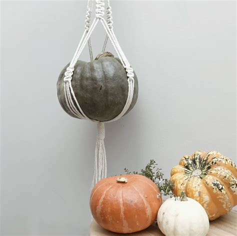 Macrame for Halloween: pumpkin holder - Isabella Strambio Blog