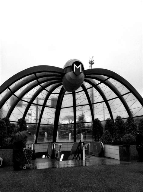 Levent Metro station in Istanbul in Louise Bourgeois style © Giovanni De Angelis 2012