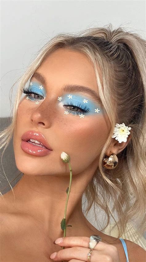 35 Cool Makeup Looks That'll Blow Your Mind : Daisy Eye Makeup