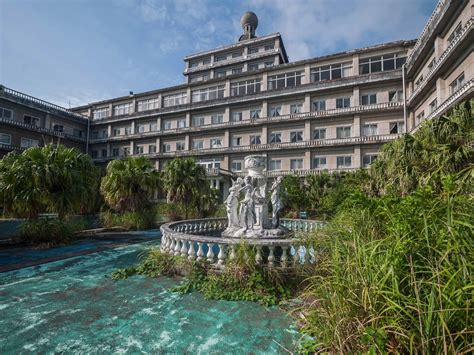 Deserted Places: The abandoned Hachijo Royal Hotel in Japan