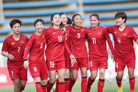 Nhan sắc 'không phải dạng vừa' của các nữ cầu thủ Việt Nam tại SEA Games 32