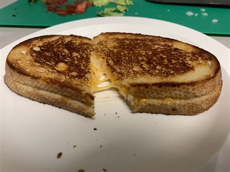 3 AM snack : grilledcheese