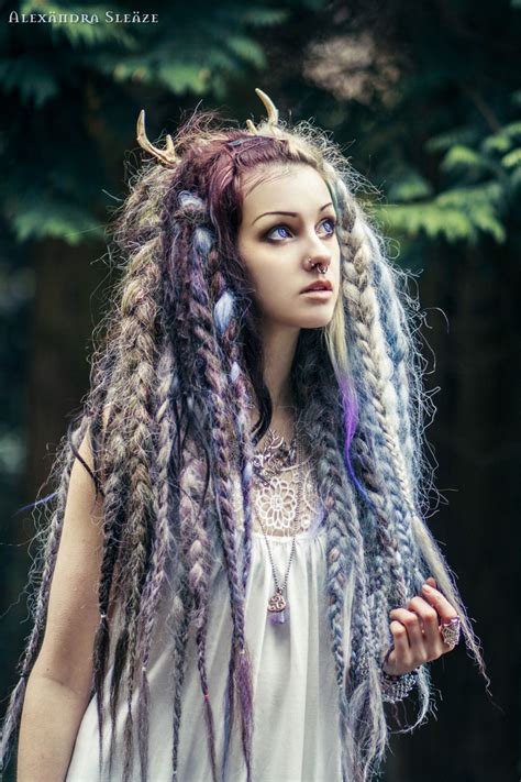 Pin de Евгения em Smoke and Bone | Penteados vikings, Penteados, Hair hair