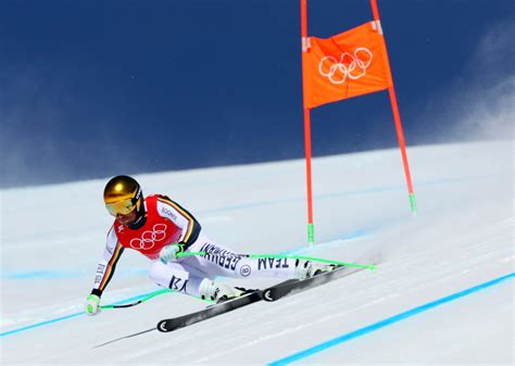 Alpine skiing-German Schwaiger stretchered off in men's downhill | Reuters