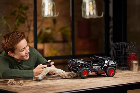 LEGO Technic Rolls Out Audi RS Q e-tron Set | HiConsumption