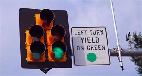 Turning Safely: Center Turn Lane, Regular Turns, U-Turns and Turning on Red