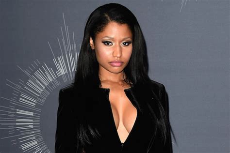 Nicki Minaj Teaches Models How to Do the 'Anaconda' Dance [VIDEO]