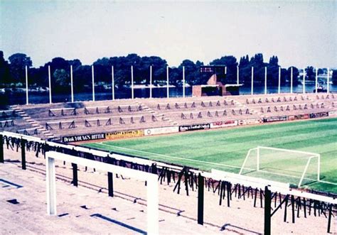 Craven Cottage, Fulham in the 1960s. | Football stadiums, Stadium pics ...