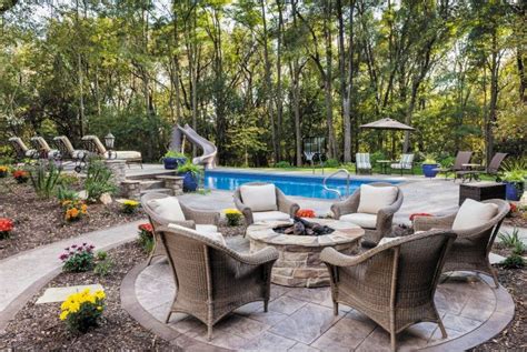 3 TIPS FOR CREATING A BACKYARD OASIS