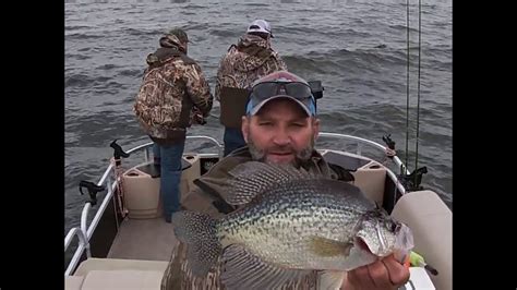 Winter Crappie Fishing Deep On The River Channel - YouTube