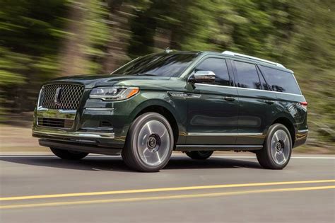 2023 Lincoln Navigator Pictures - 89 Photos | Edmunds