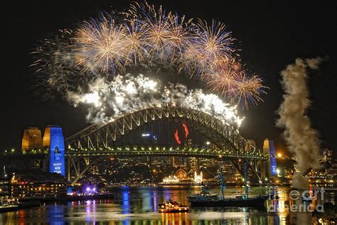 Sydney New Years Eve Fireworks 2009 - 2010 Sydney Harbour Bridge ...