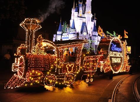 This Week in Disney History: Main Street Electrical Parade Debuted in 1977 « Disney Parks Blog