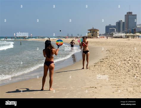 Playing Matkot ( paddle ball ) on the beach in Tel-Aviv, Israel Stock Photo - Alamy