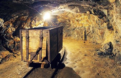 The Top Gold Mining ETFs (GDX, NUGT) | Investopedia